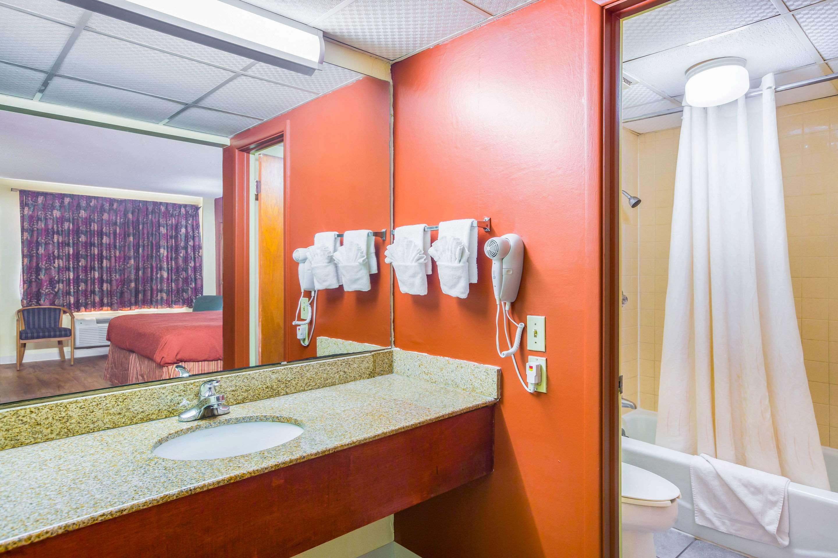Bonifay Rodeway Inn מראה חיצוני תמונה