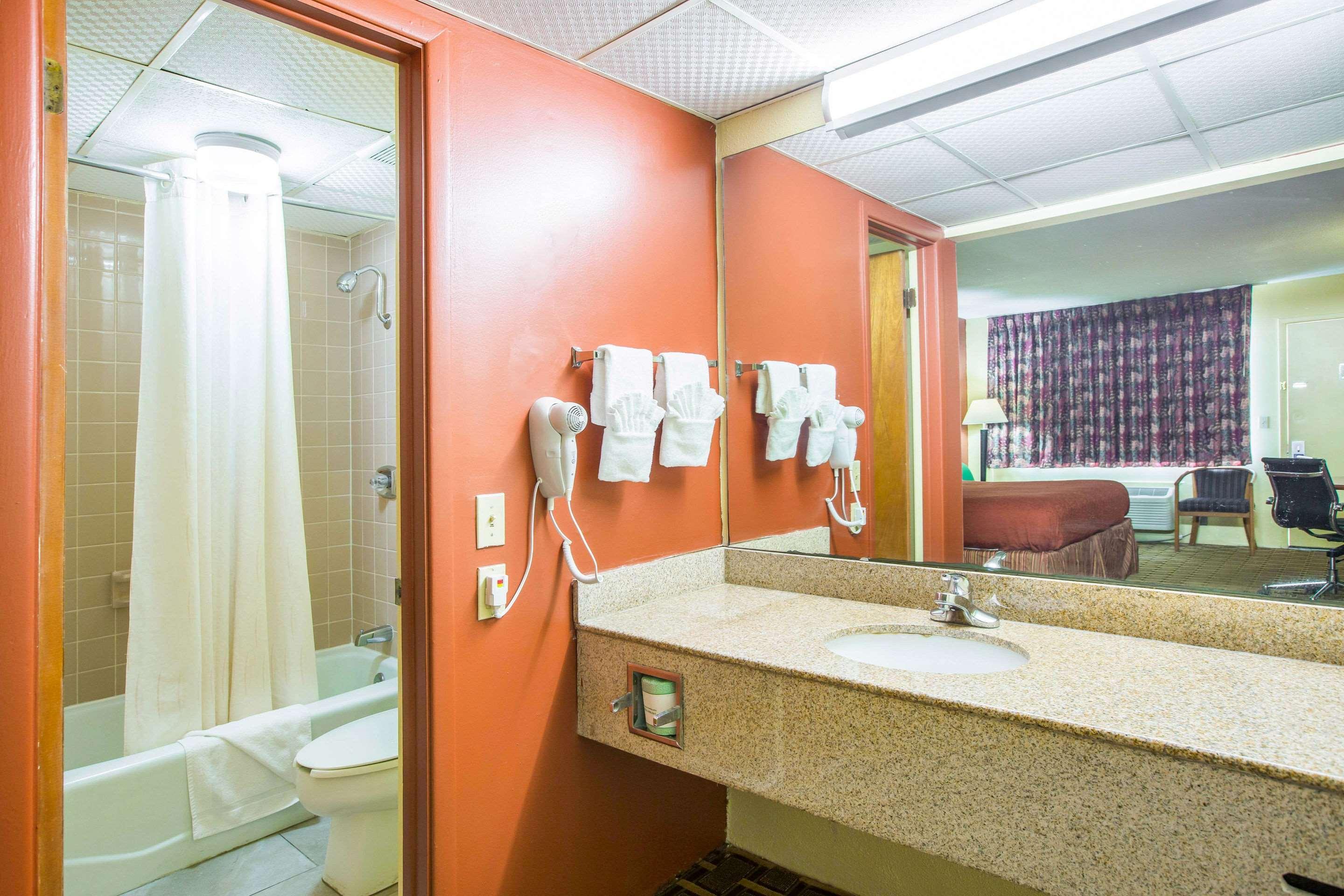 Bonifay Rodeway Inn מראה חיצוני תמונה