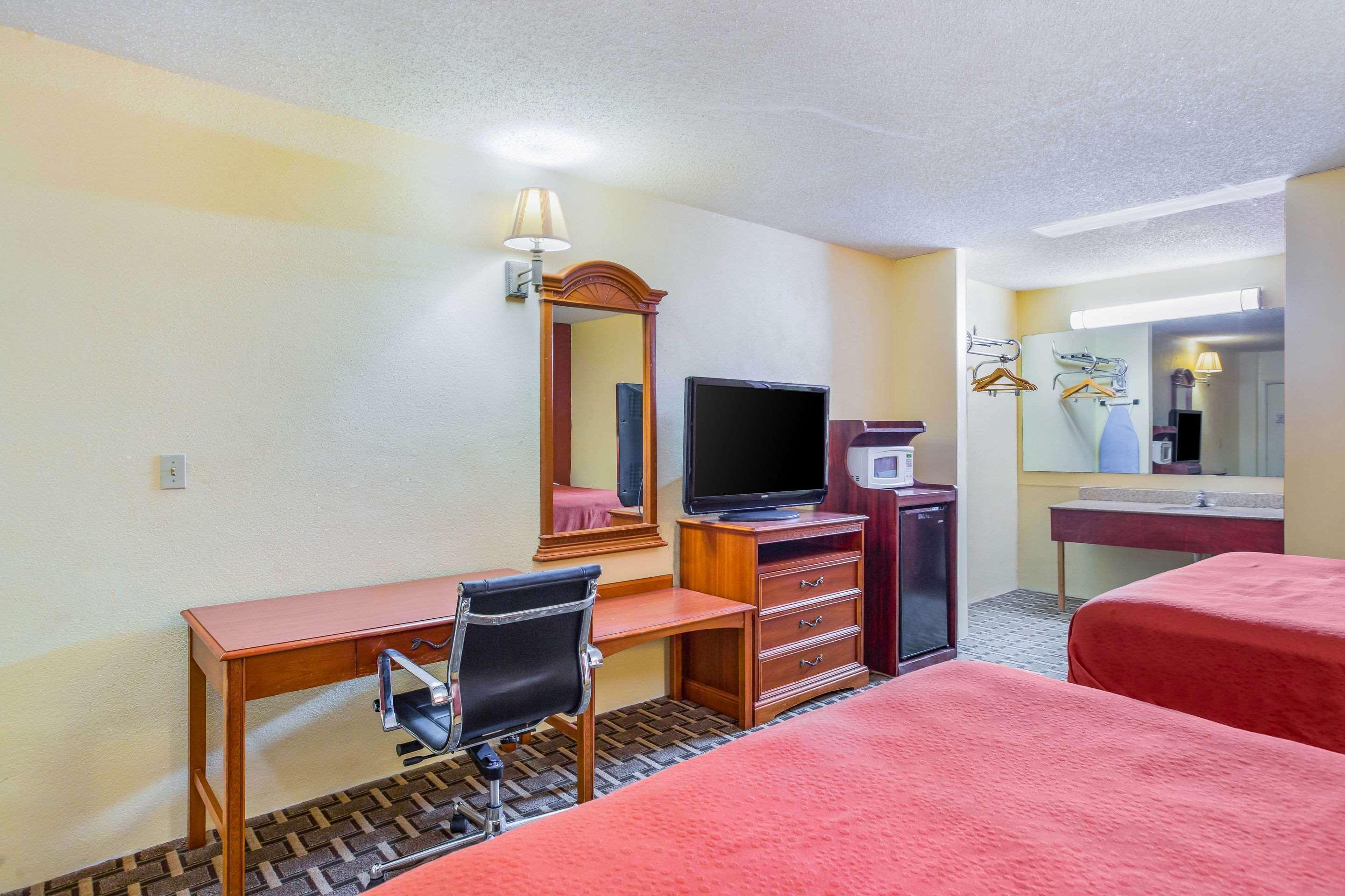 Bonifay Rodeway Inn מראה חיצוני תמונה