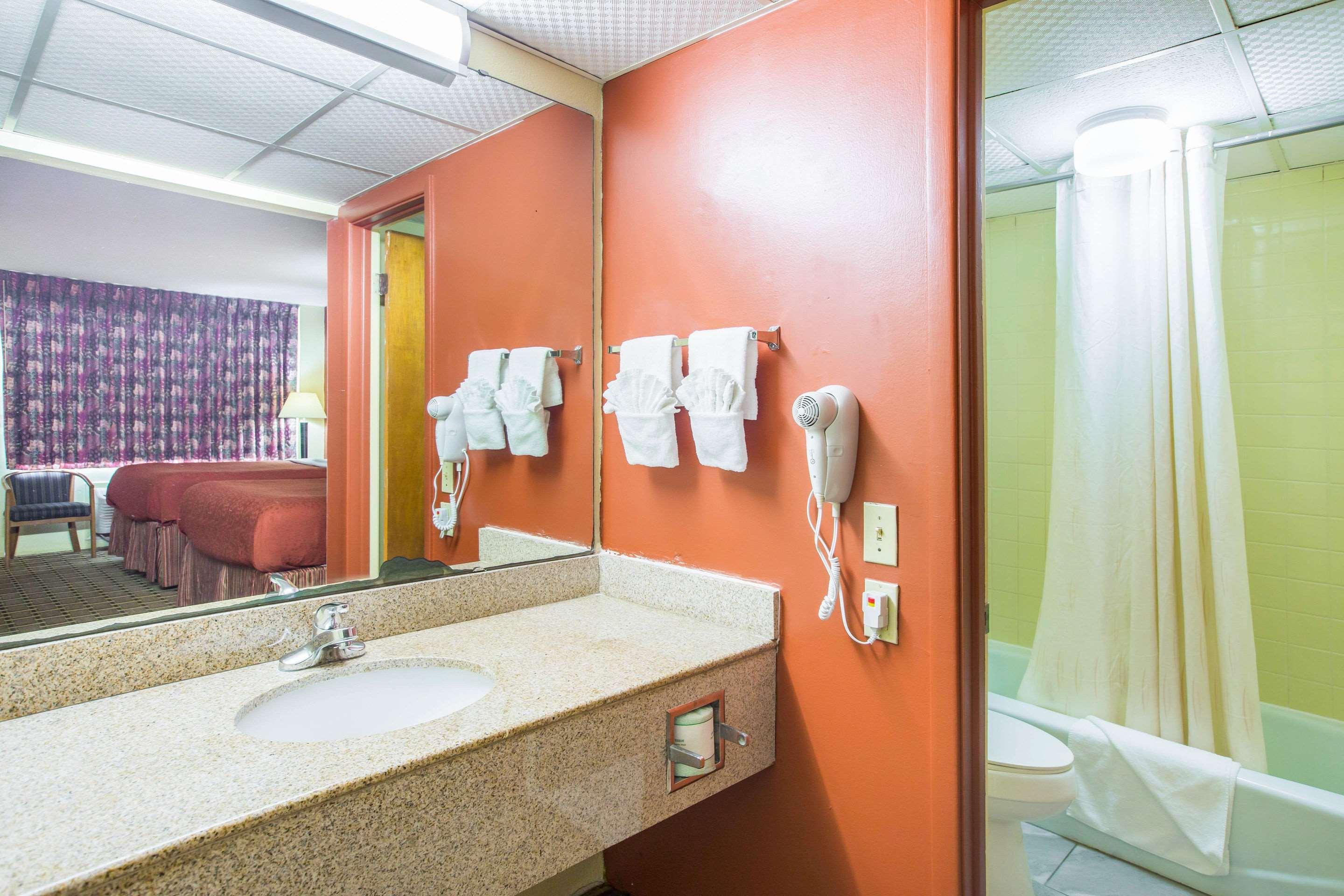 Bonifay Rodeway Inn מראה חיצוני תמונה
