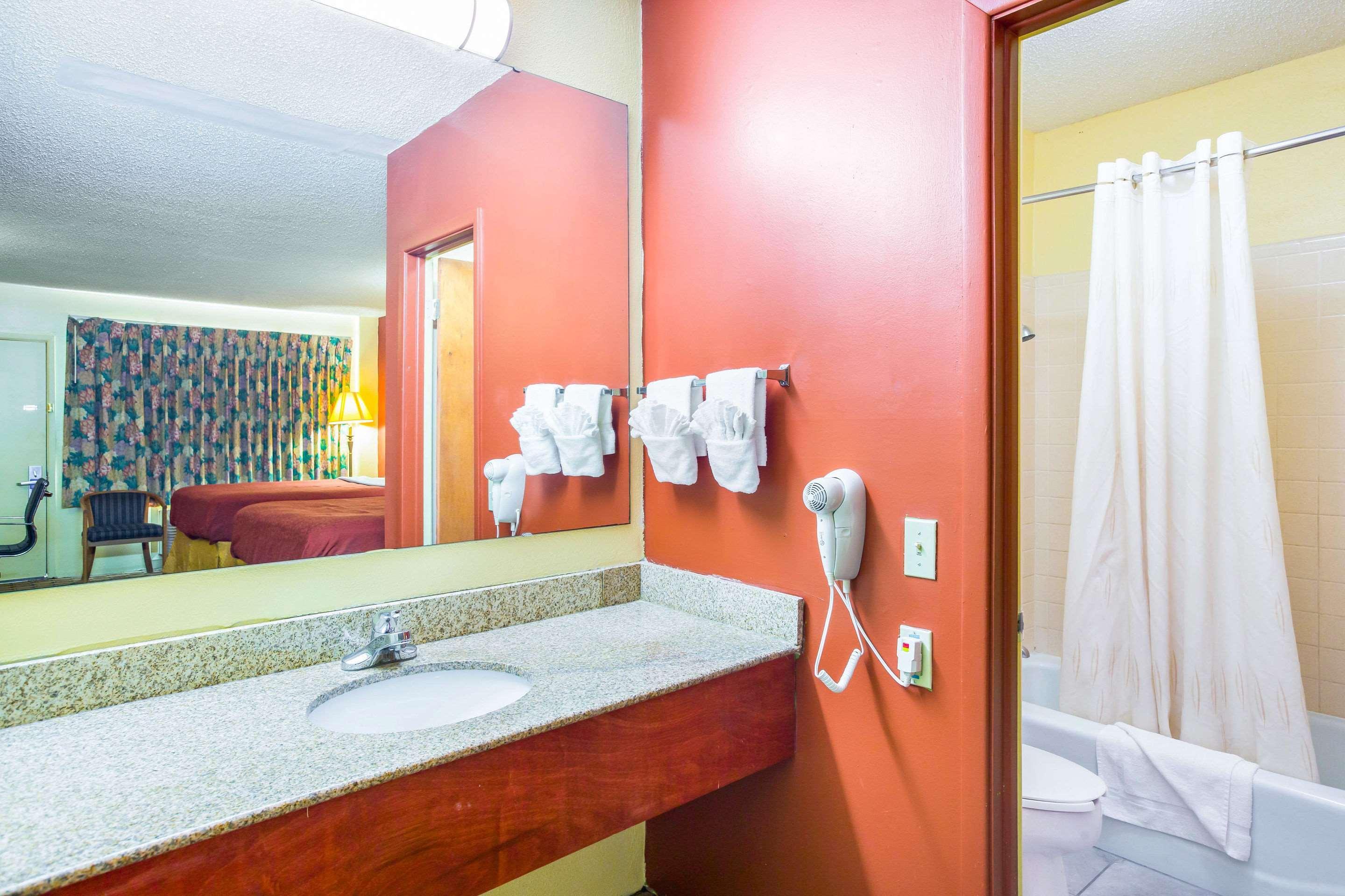 Bonifay Rodeway Inn מראה חיצוני תמונה